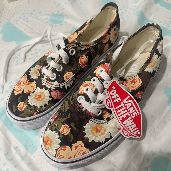 Abstract Floral Demitsse vans - Picture 3 of 6